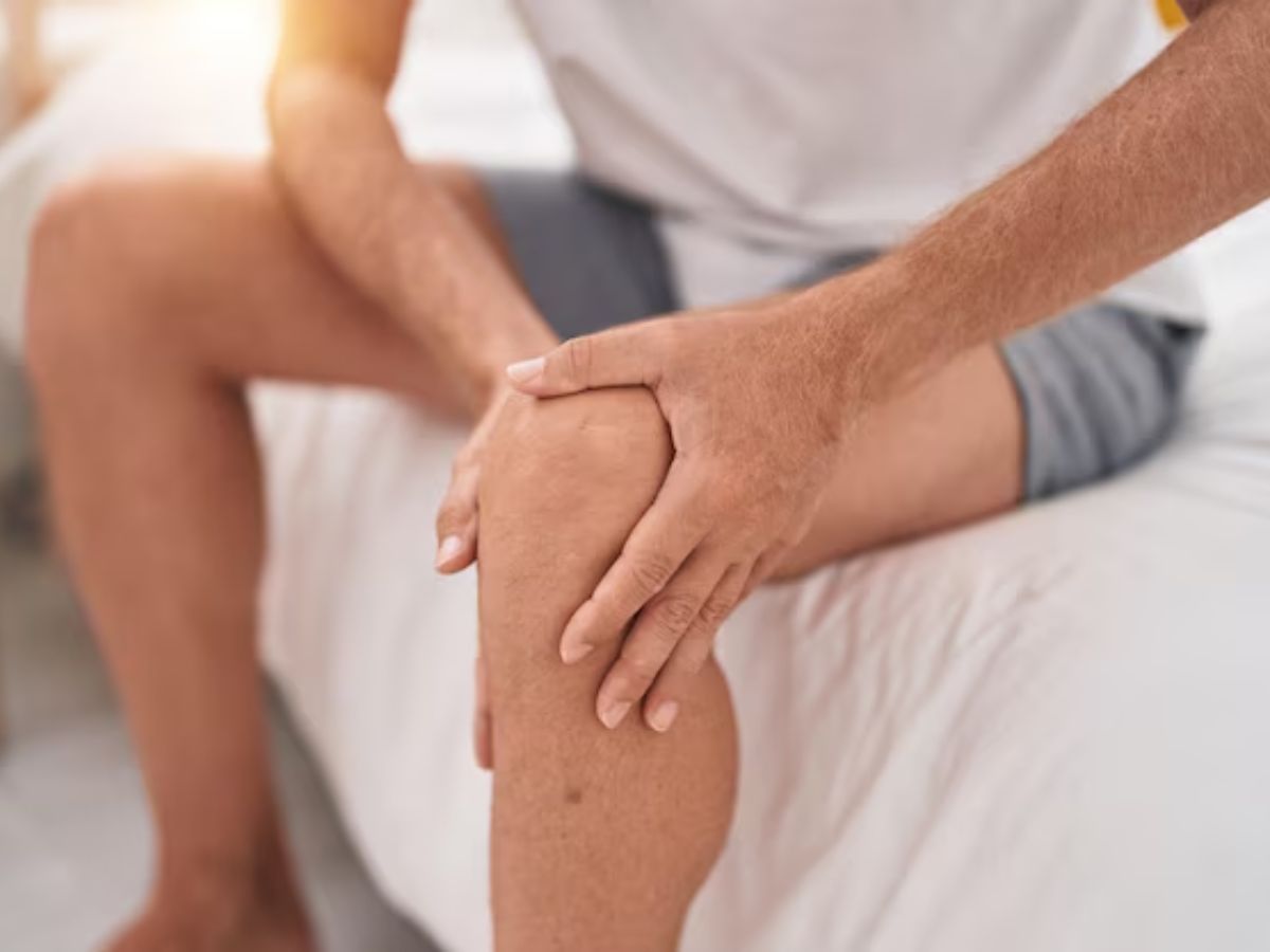 Knee pain Remedies: काफी समय से परेशान कर रहा घुटनों का दर्द, ऐसे पाएं छुटकारा, मिंटो में दिखेगा असर - Photo Gallery