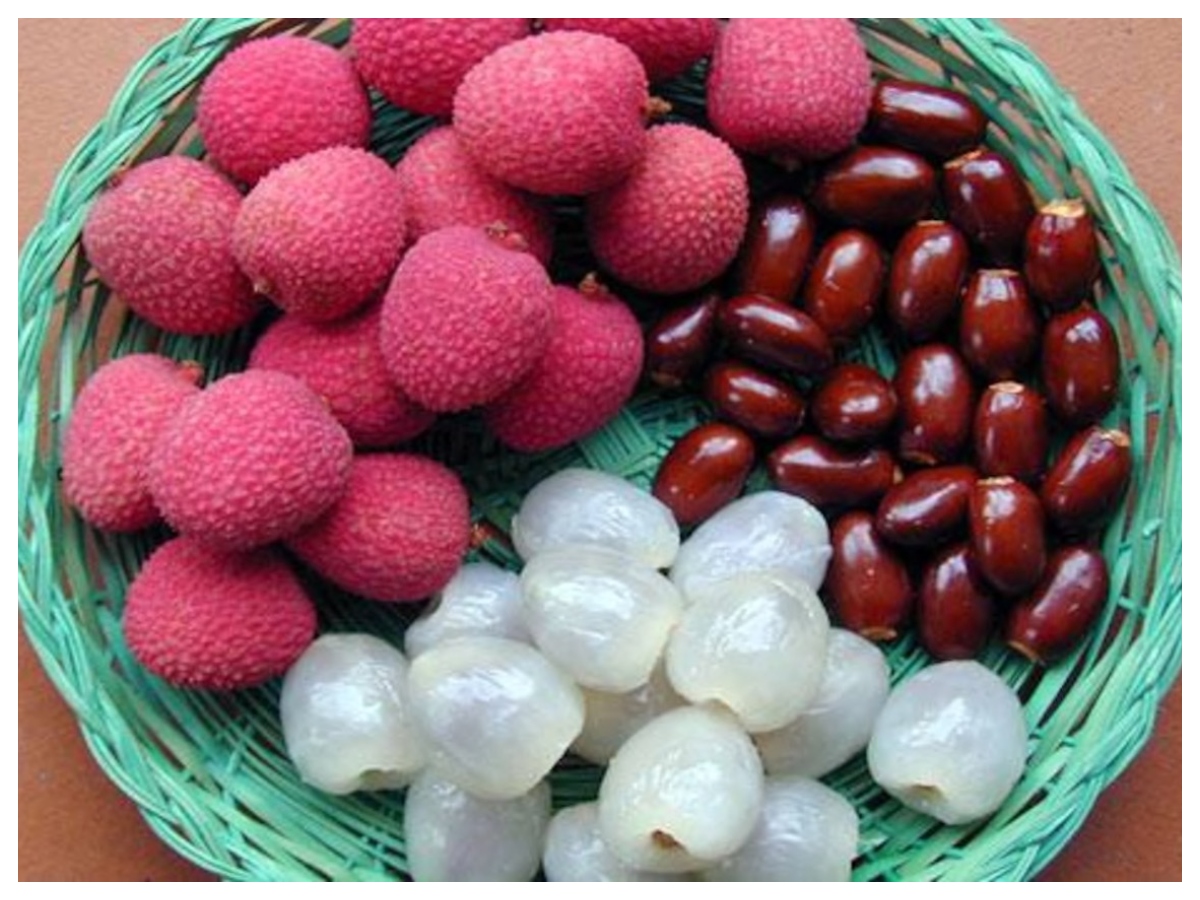 Benefits of litchi:  गर्मियों में लीची क्यों है सुपरफूड? जानें इसके फायदे और शरीर को हाइड्रेट रखने में कैसे है मददगार - Photo Gallery