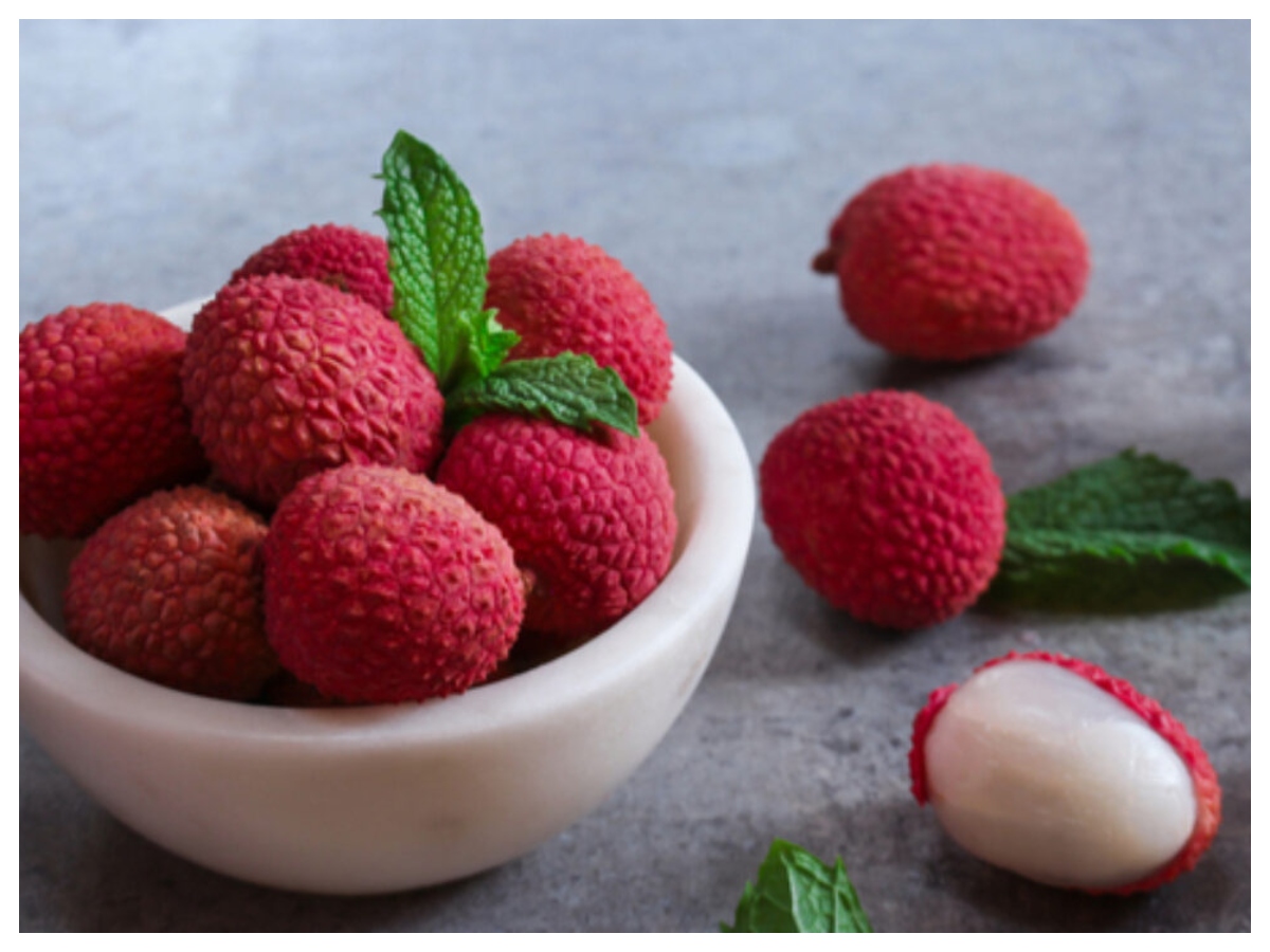 Benefits of litchi:  गर्मियों में लीची क्यों है सुपरफूड? जानें इसके फायदे और शरीर को हाइड्रेट रखने में कैसे है मददगार - Photo Gallery