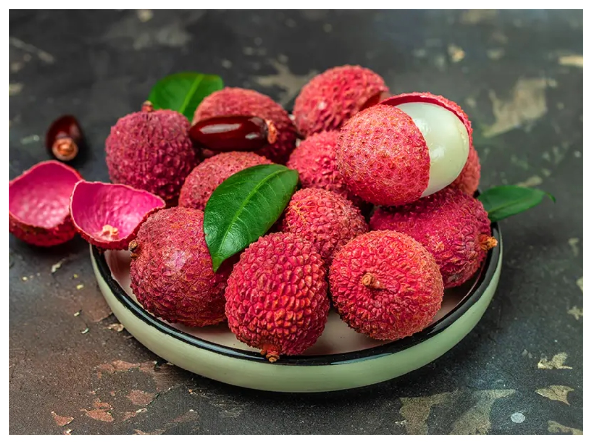 Benefits of litchi:  गर्मियों में लीची क्यों है सुपरफूड? जानें इसके फायदे और शरीर को हाइड्रेट रखने में कैसे है मददगार - Photo Gallery