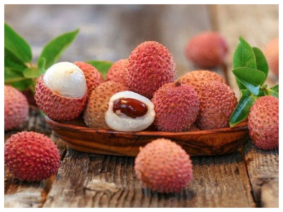 Benefits of litchi:  गर्मियों में लीची क्यों है सुपरफूड? जानें इसके फायदे और शरीर को हाइड्रेट रखने में कैसे है मददगार - Photo Gallery