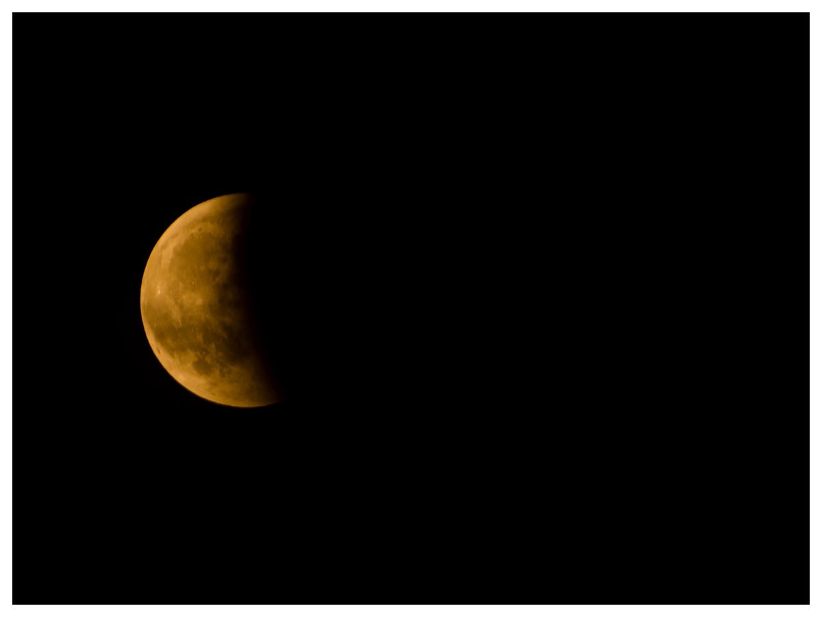 tomorrow grahan time: कल लगेगा साल का पहला चंद्र ग्रहण, जानें सूतक काल और सही टाइमिंग - Photo Gallery