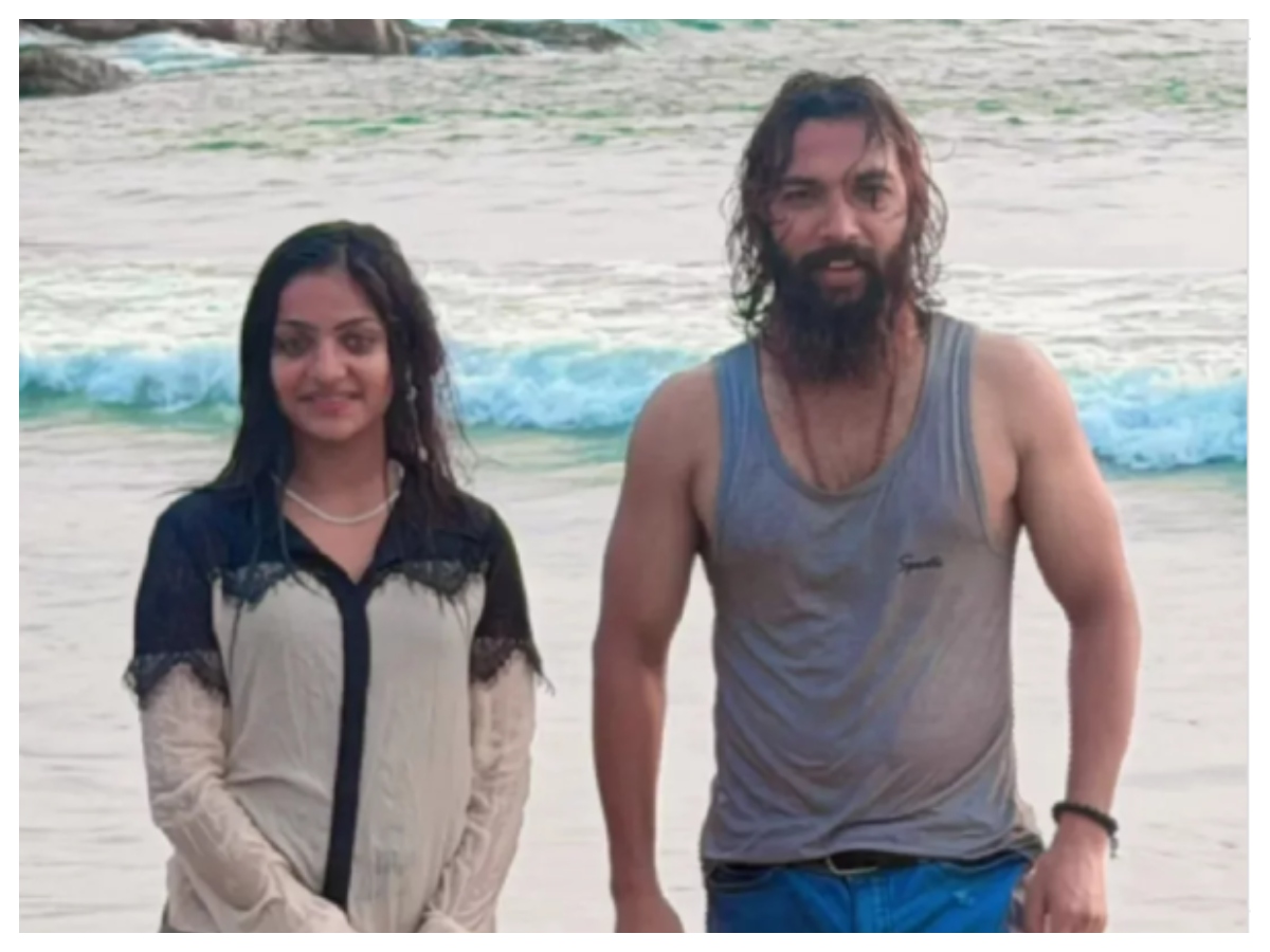 monalisa married: समुद्र किनारे पति संग नजर आईं मोनालिसा, सोशल मीडिया पर वायरल हुई हनीमून की तस्वीर - Photo Gallery