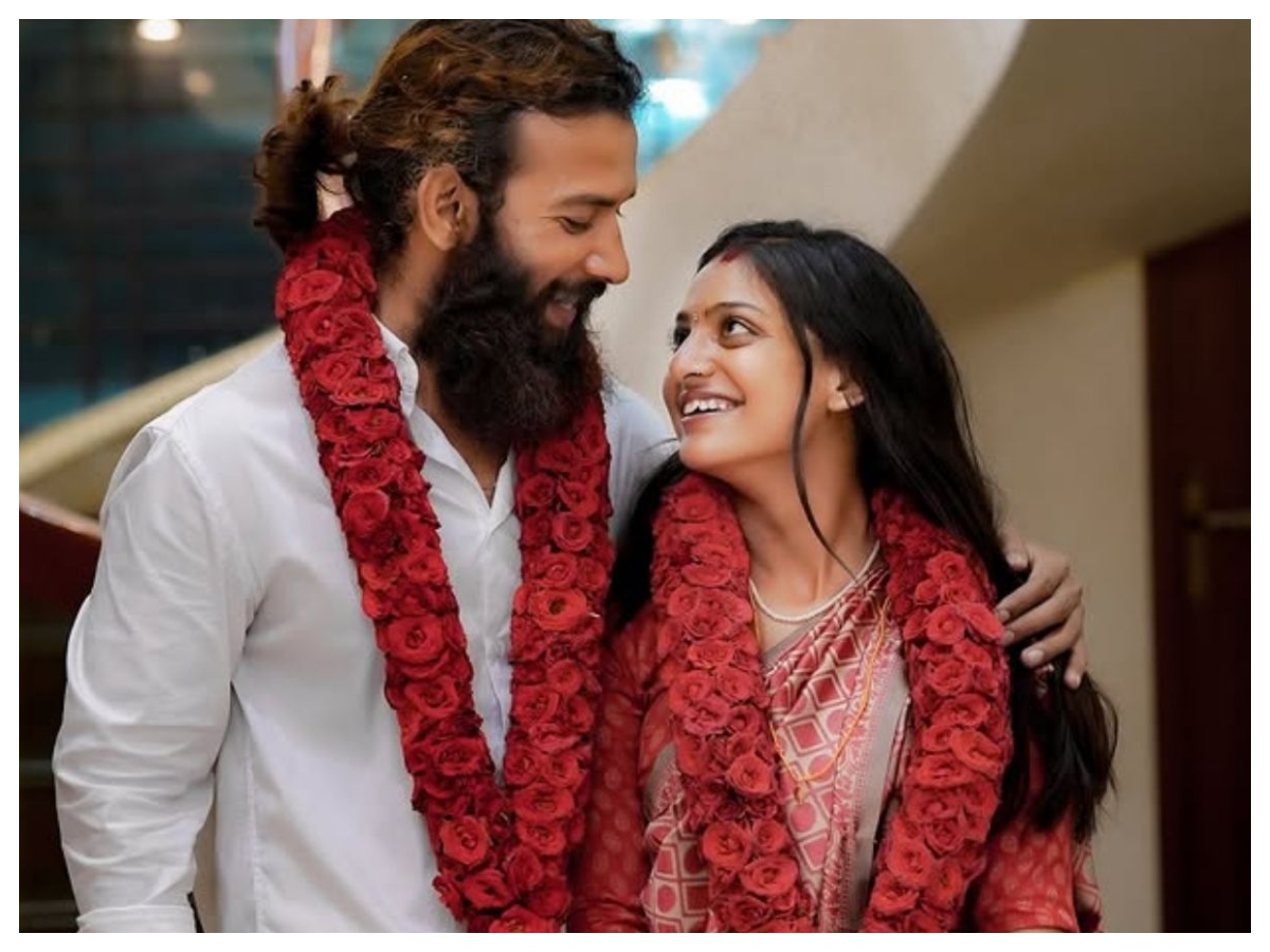 monalisa married: समुद्र किनारे पति संग नजर आईं मोनालिसा, सोशल मीडिया पर वायरल हुई हनीमून की तस्वीर - Photo Gallery