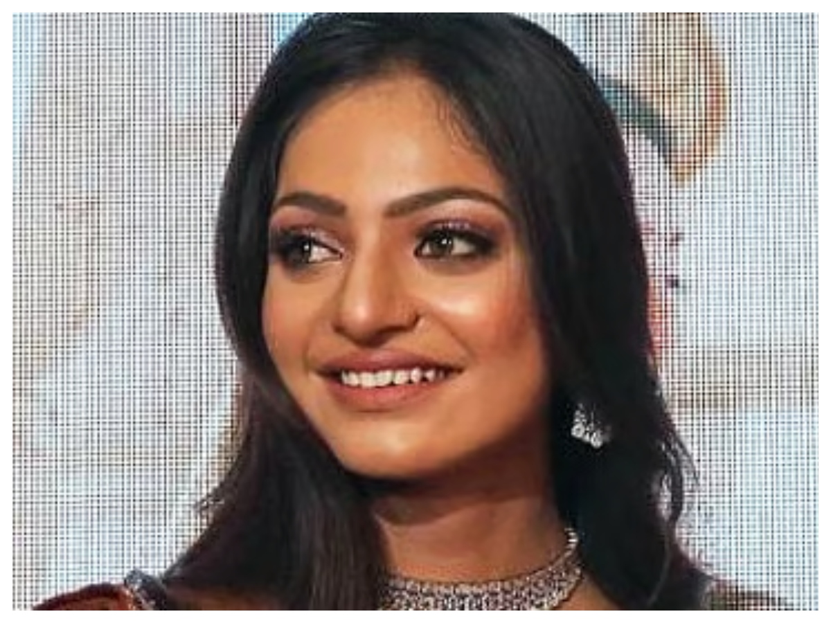 monalisa married: समुद्र किनारे पति संग नजर आईं मोनालिसा, सोशल मीडिया पर वायरल हुई हनीमून की तस्वीर - Photo Gallery