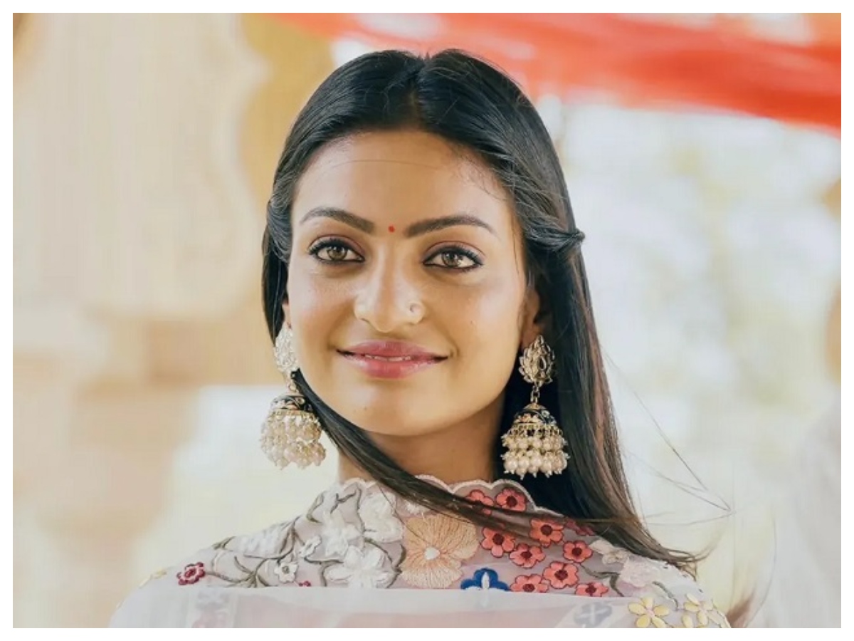 monalisa married: समुद्र किनारे पति संग नजर आईं मोनालिसा, सोशल मीडिया पर वायरल हुई हनीमून की तस्वीर - Photo Gallery