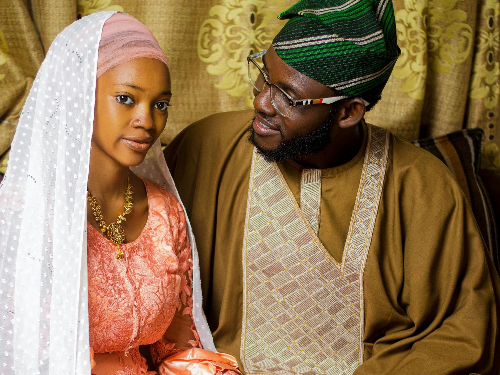 शादी से पहले ससुर की गोद में बैठती है नई दुल्हन, एक बार नहीं कई बार करना पड़ता है ऐसा; क्यों निभाते हैं ये परंपरा? - Photo Gallery