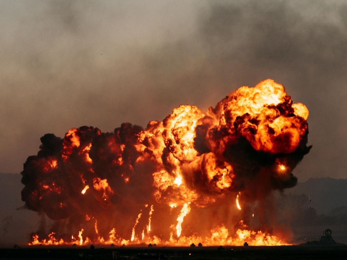 Nuclear Blast Survival Guide: परमाणु विस्फोट के बाद क्या करें? जानिए रेडिएशन से बचने के जरूरी उपाय - Photo Gallery