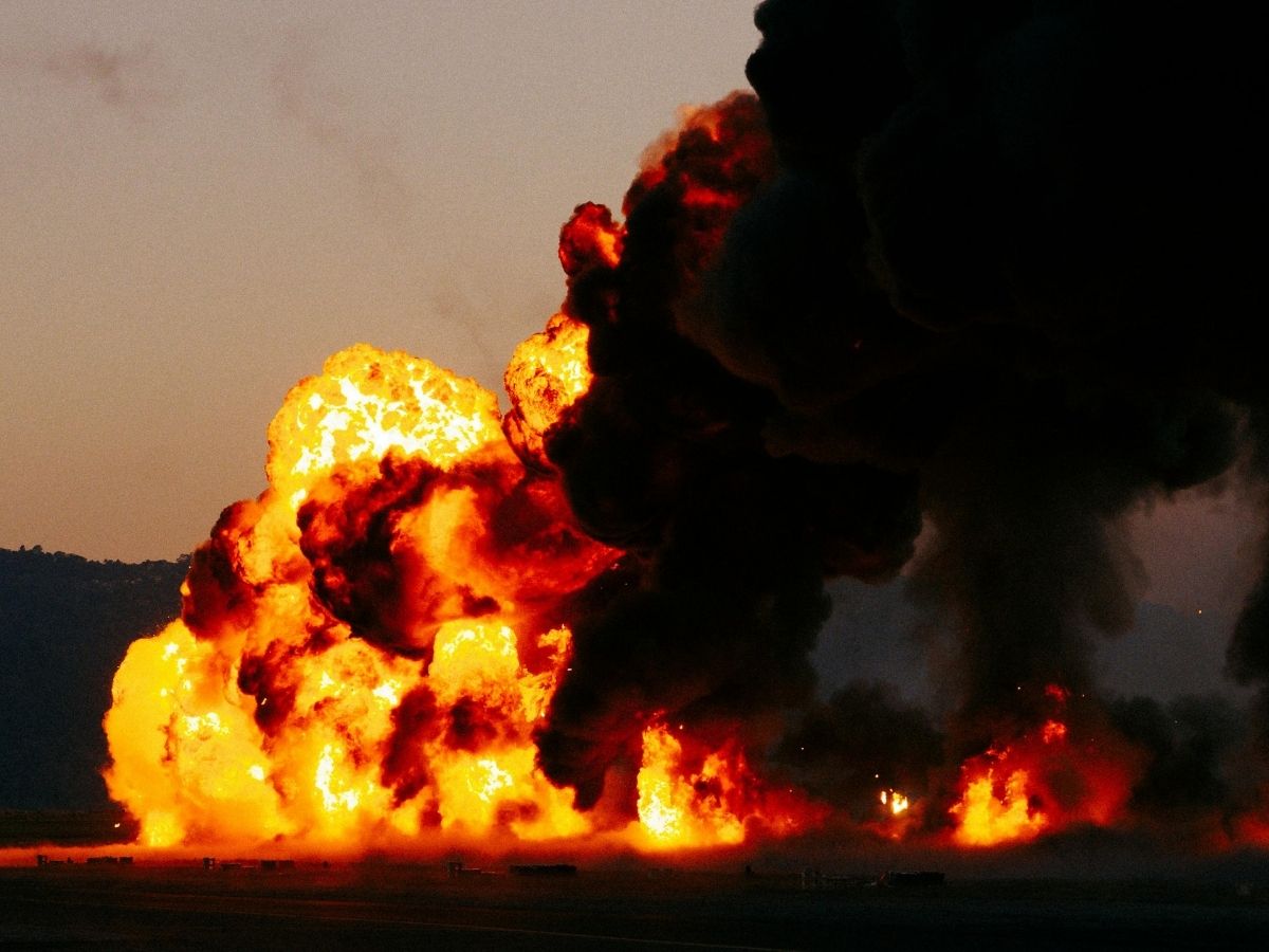 Nuclear Blast Survival Guide: परमाणु विस्फोट के बाद क्या करें? जानिए रेडिएशन से बचने के जरूरी उपाय - Photo Gallery