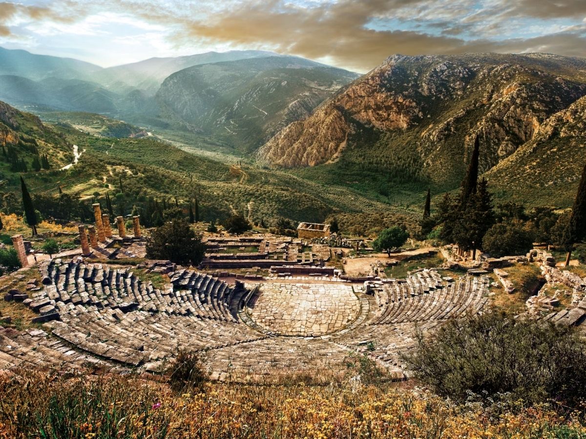 मीठा जहर सूंघकर भविष्य बता देती थी पुजारिन, सिकंदर भी झुकता था अपना सिर; जानें डेल्फी के मंदिर का रहस्य - Photo Gallery