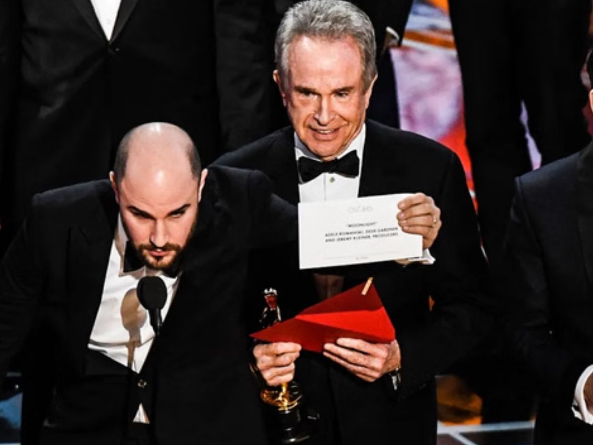 Biggest Oscar controversies: थप्पड़ कांड से लेकर स्टेज पर कपड़े उतारने तक, ऑस्कर में हुईं ये 10 विवादित घटनाएं - Photo Gallery