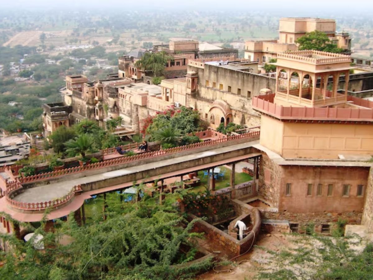 Long Weekend 2026: इस लॉन्ग वीकेंड को न करें बर्बाद, दिल्ली की भीड़-भाड़ से दूर, इन जगहों को करें एक्सप्लोर - Photo Gallery