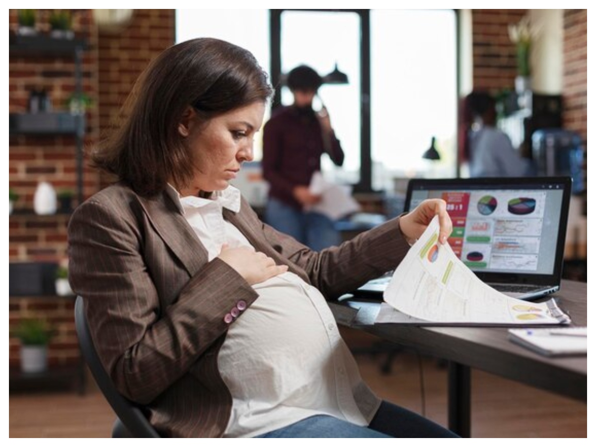 pregnancy age: 40 के बाद कितनी सुरक्षित है प्रेग्नेंसी? बढ़ती उम्र में मां बनने से पहले जान लें ये जरूरी बातें - Photo Gallery
