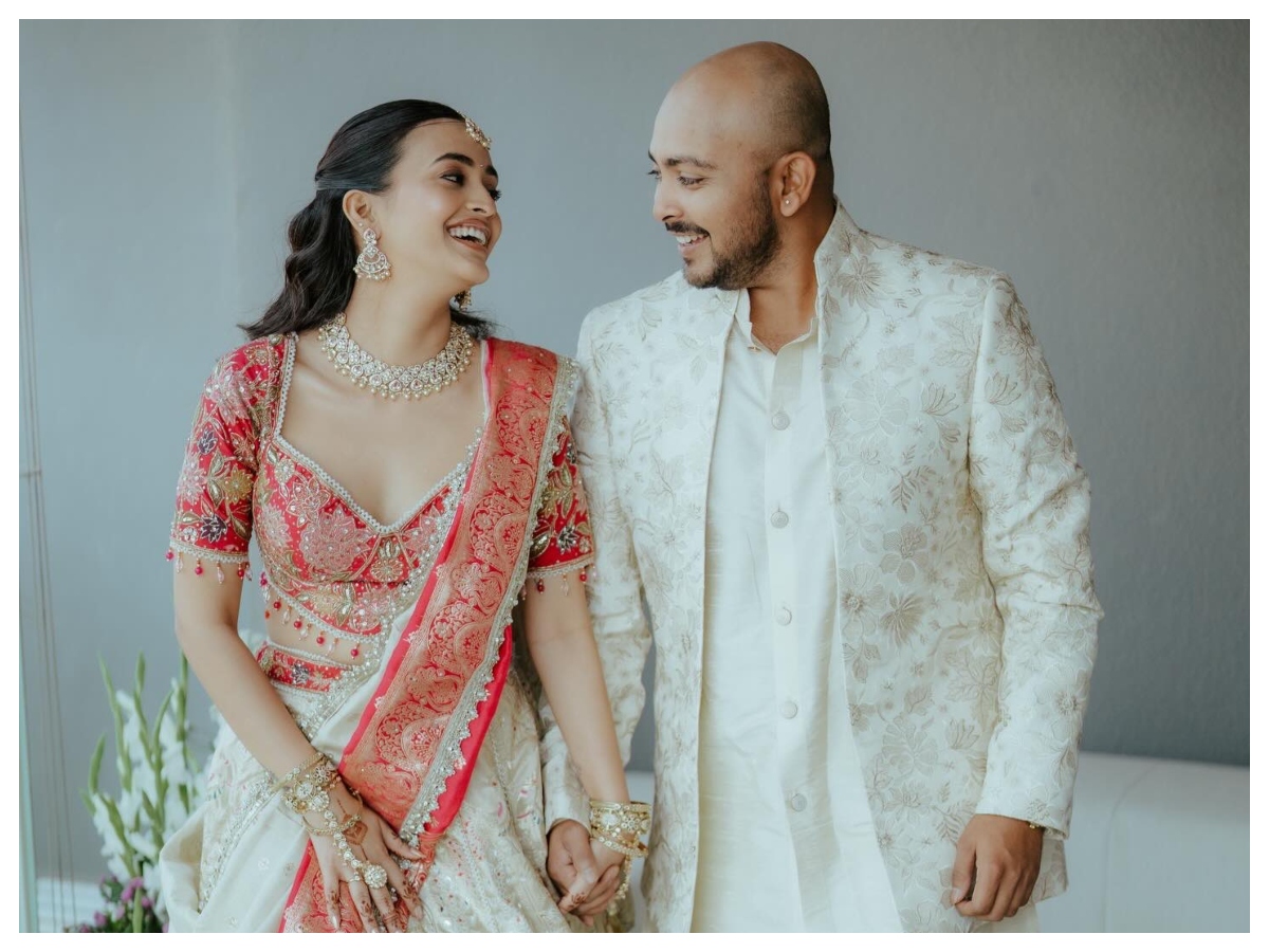 Prithvi Shaw engagement: पृथ्वी शॉ  ने गर्लफ्रेंड आकृति अग्रवाल से की सगाई, जानें कौन है होने वाली दुल्हन - Photo Gallery