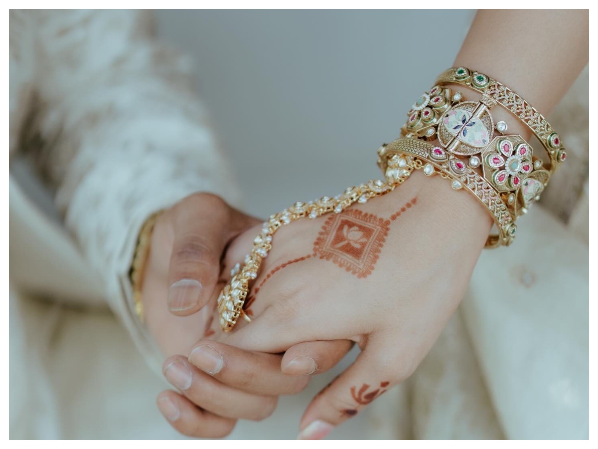 Prithvi Shaw engagement: पृथ्वी शॉ  ने गर्लफ्रेंड आकृति अग्रवाल से की सगाई, जानें कौन है होने वाली दुल्हन - Photo Gallery