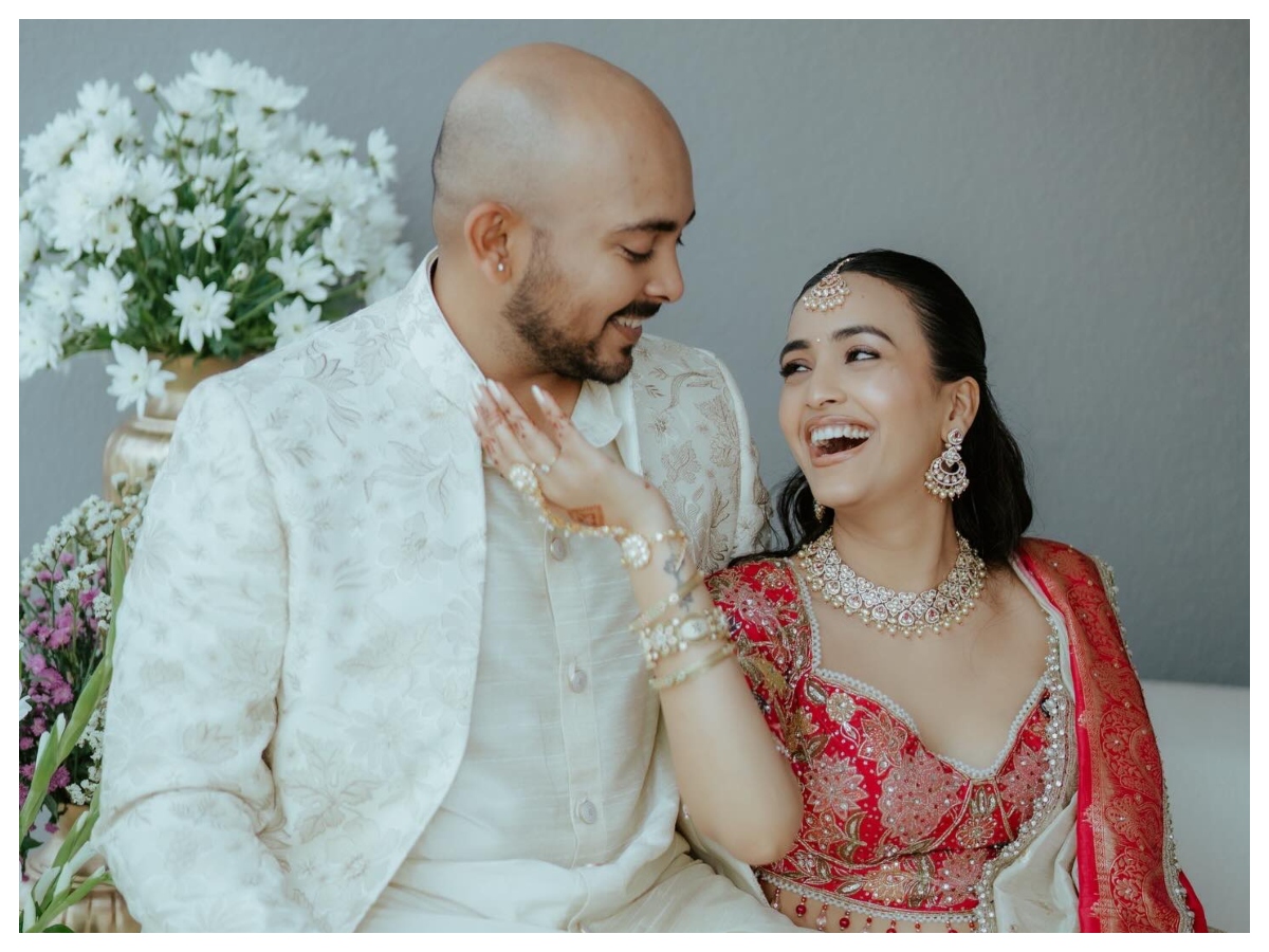 Prithvi Shaw engagement: पृथ्वी शॉ  ने गर्लफ्रेंड आकृति अग्रवाल से की सगाई, जानें कौन है होने वाली दुल्हन - Photo Gallery