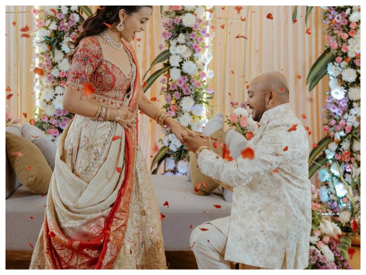 Prithvi Shaw engagement: पृथ्वी शॉ  ने गर्लफ्रेंड आकृति अग्रवाल से की सगाई, जानें कौन है होने वाली दुल्हन - Photo Gallery