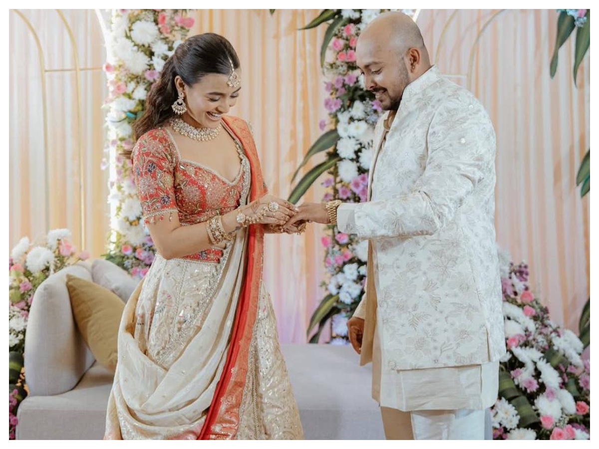 Prithvi Shaw engagement: पृथ्वी शॉ  ने गर्लफ्रेंड आकृति अग्रवाल से की सगाई, जानें कौन है होने वाली दुल्हन - Photo Gallery