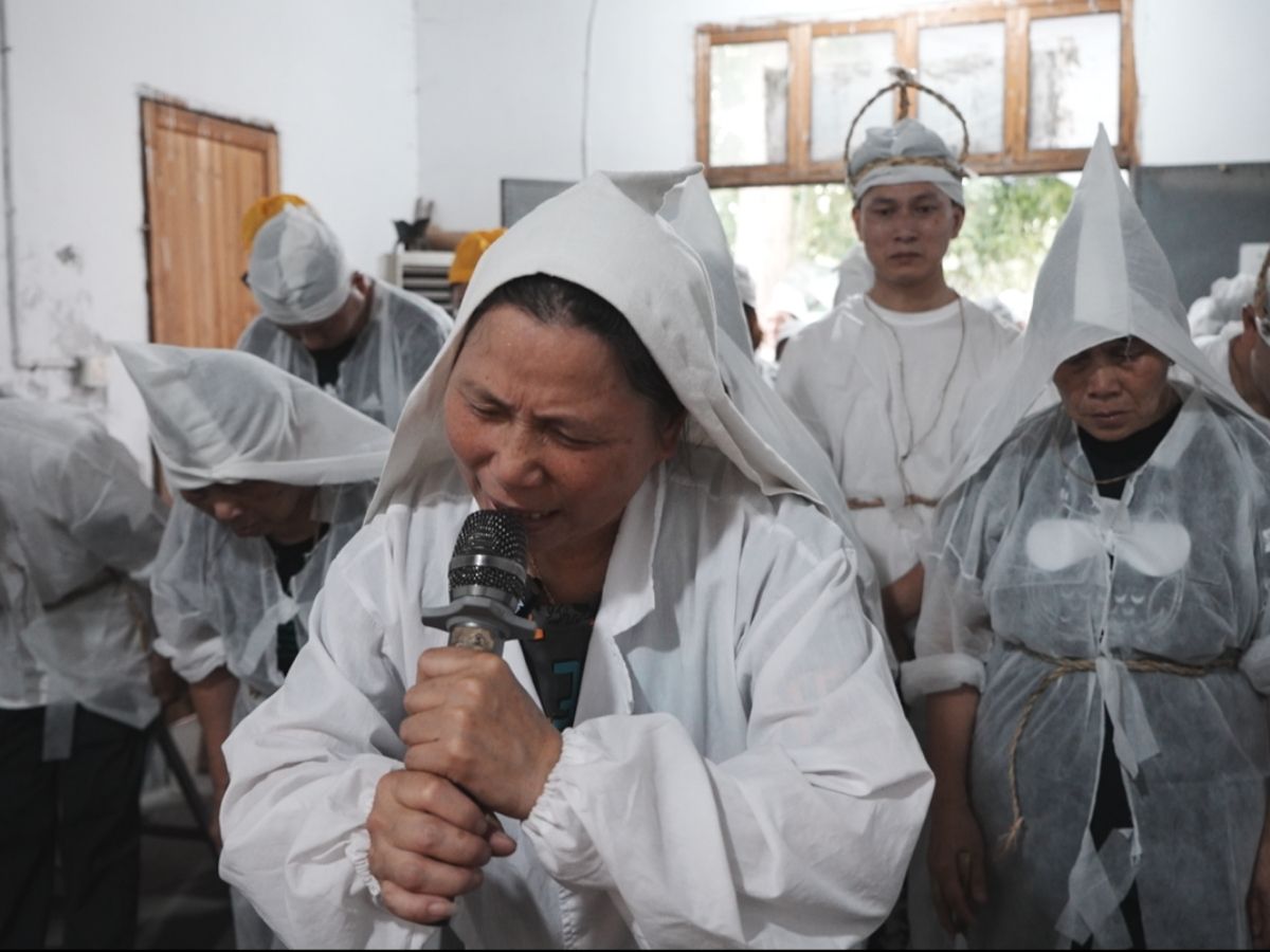 Weird Jobs: सोना, रोना और बस घूमना… ये 7 अजीबो-गरीब जॉब्स, सुनकर आप भी कहेंगे कहां अप्लाई करें? - Photo Gallery