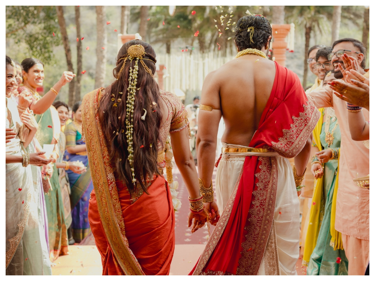 Rashmika Mandanna wedding: शादी से रिसेप्शन तक धोती में दिखे विजय देवरकोंडा, रश्मिका की टेंपल जूलरी ने खींचा ध्यान, दिखी साउथ की झलक - Photo Gallery