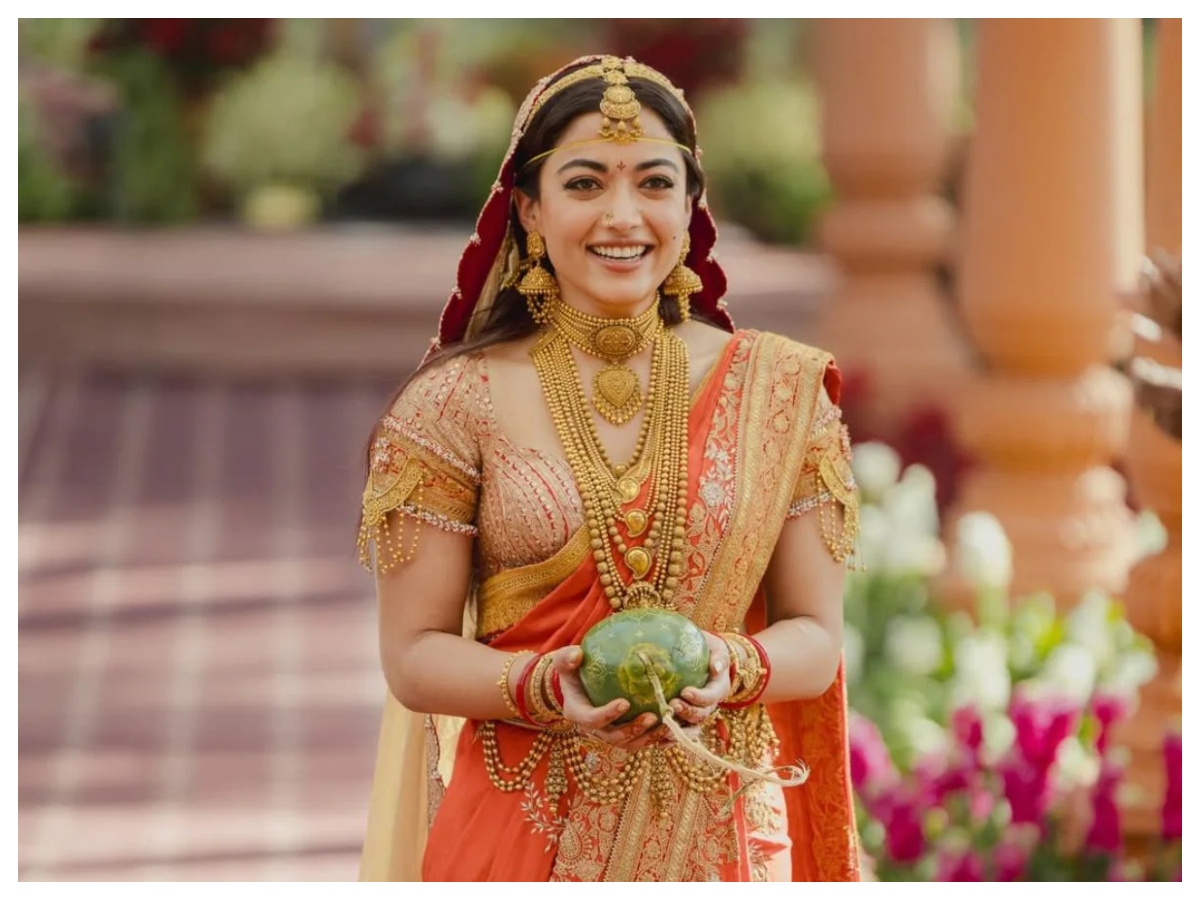 Rashmika Mandanna wedding: शादी से रिसेप्शन तक धोती में दिखे विजय देवरकोंडा, रश्मिका की टेंपल जूलरी ने खींचा ध्यान, दिखी साउथ की झलक - Photo Gallery