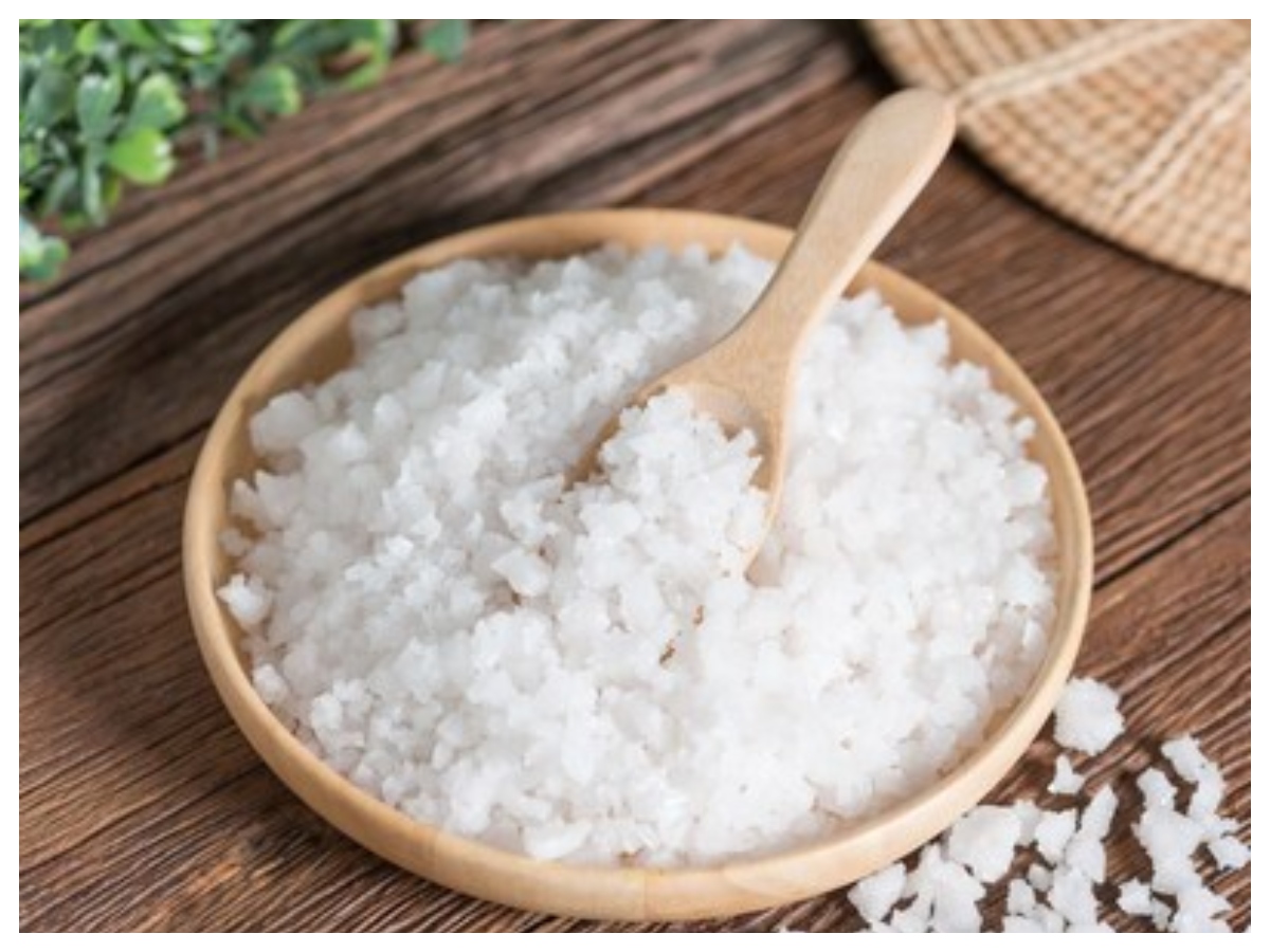 Salt in bathroom:  बाथरूम में नमक रखने का वास्तु उपाय, दूर होगी नकारात्मकता, बढ़ेगी पॉजिटिविटी - Photo Gallery
