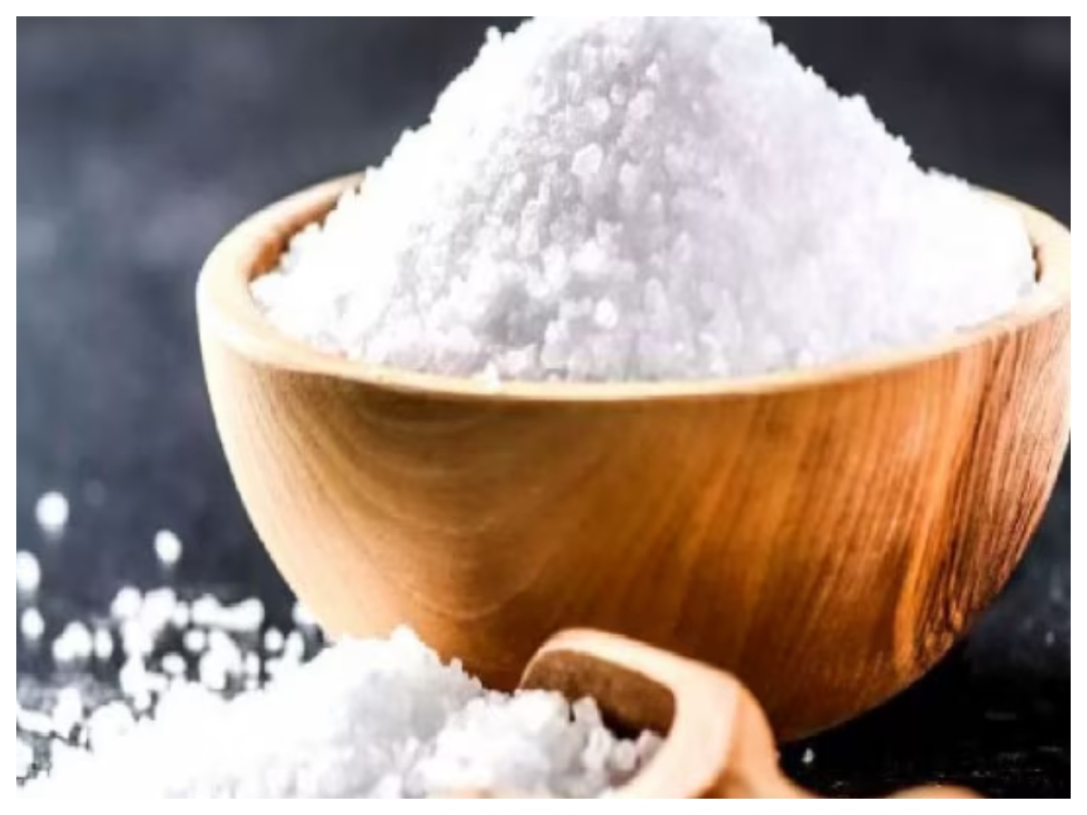 Salt in bathroom:  बाथरूम में नमक रखने का वास्तु उपाय, दूर होगी नकारात्मकता, बढ़ेगी पॉजिटिविटी - Photo Gallery