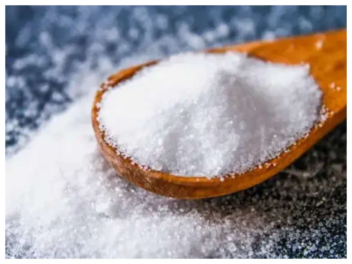 Salt in bathroom:  बाथरूम में नमक रखने का वास्तु उपाय, दूर होगी नकारात्मकता, बढ़ेगी पॉजिटिविटी - Photo Gallery