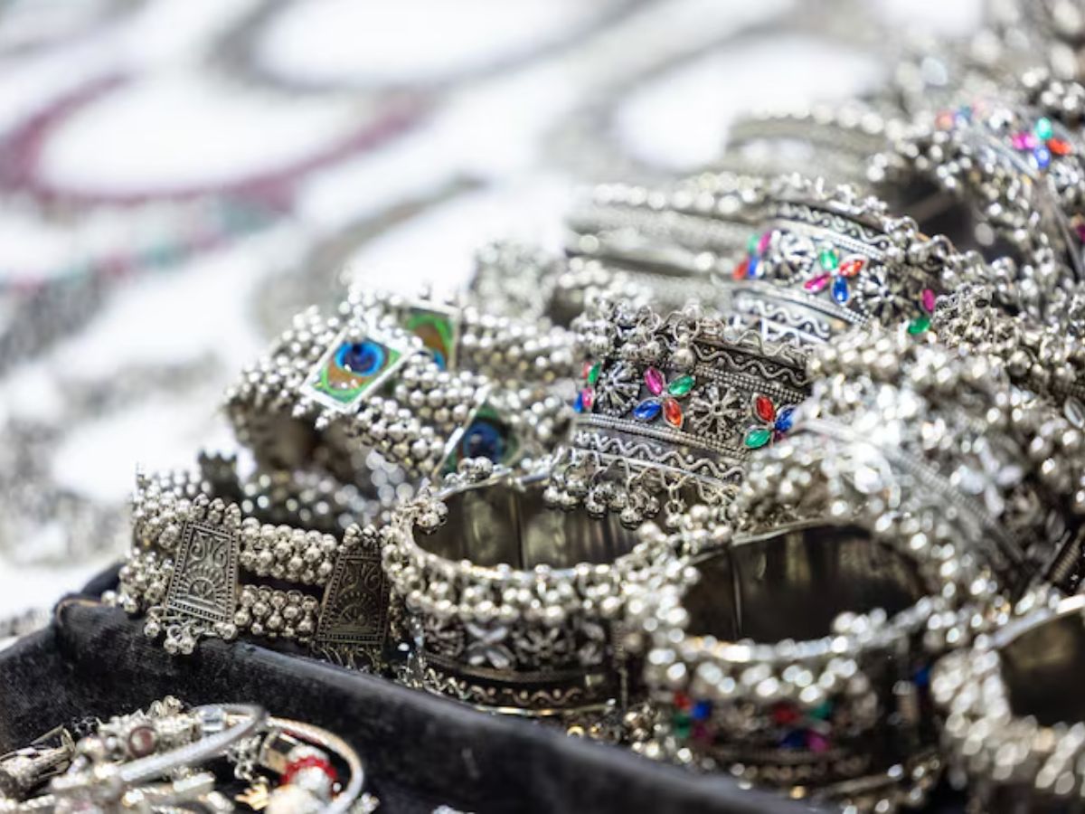 Silver Price Today 31 March 2026: सस्ती या महंगी कितने की आज बिक रही चांदी, जानें अपने शहर का हाल - Photo Gallery