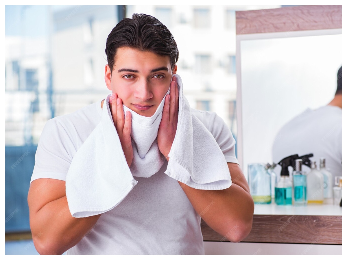Men Skincare Tips:  सिर्फ लड़कियां ही नहीं, लड़कों के लिए भी जरूरी है स्किन केयर, जानें सही तरीका - Photo Gallery