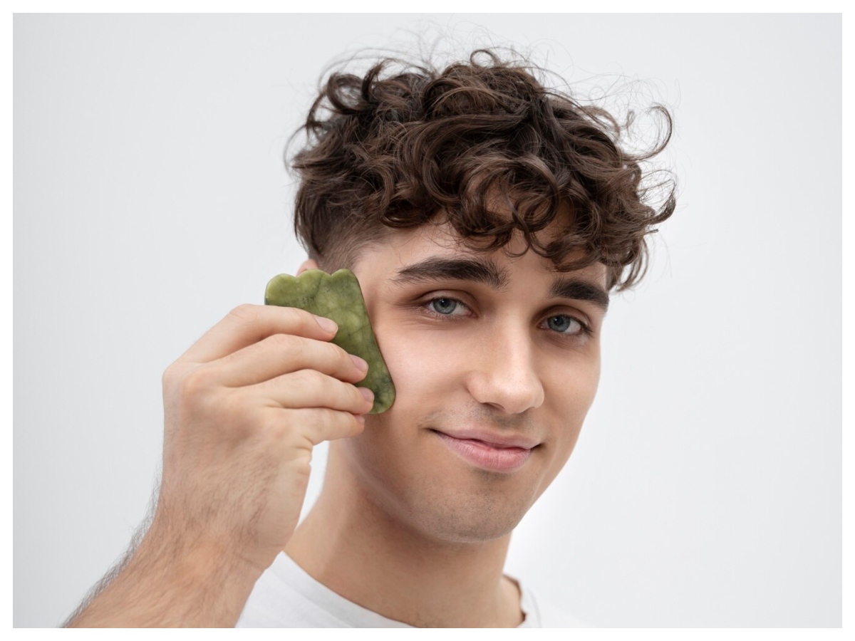 Men Skincare Tips:  सिर्फ लड़कियां ही नहीं, लड़कों के लिए भी जरूरी है स्किन केयर, जानें सही तरीका - Photo Gallery