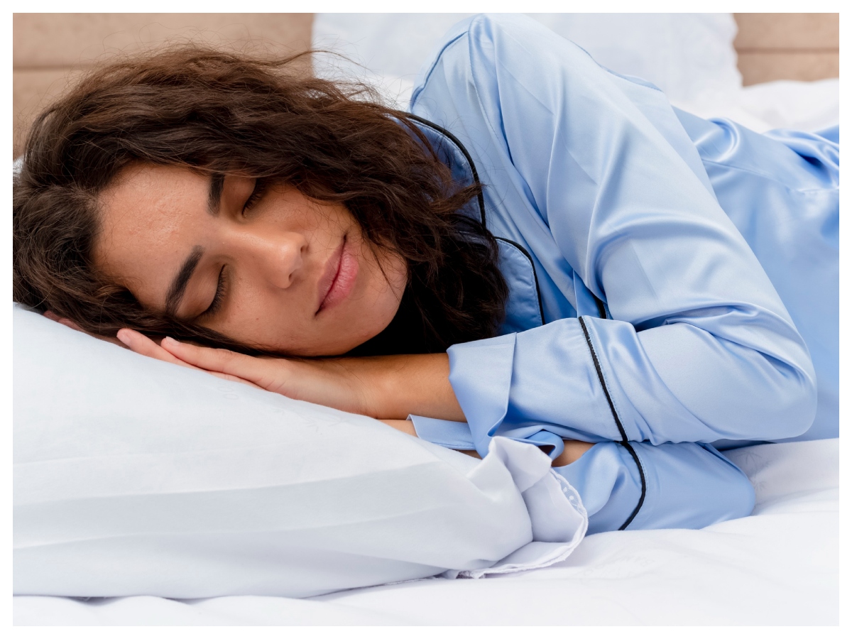 Tips for good sleep: वास्तु शास्त्र के अनुसार किस ओर सिर रखकर सोना है सही? जानें दिशा और इसके फायदे - Photo Gallery