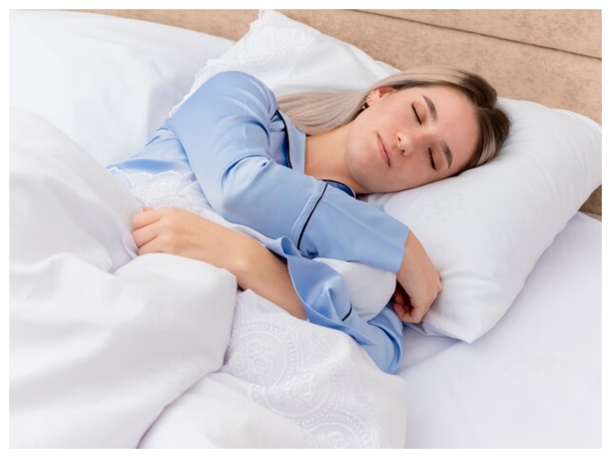 Tips for good sleep: वास्तु शास्त्र के अनुसार किस ओर सिर रखकर सोना है सही? जानें दिशा और इसके फायदे - Photo Gallery