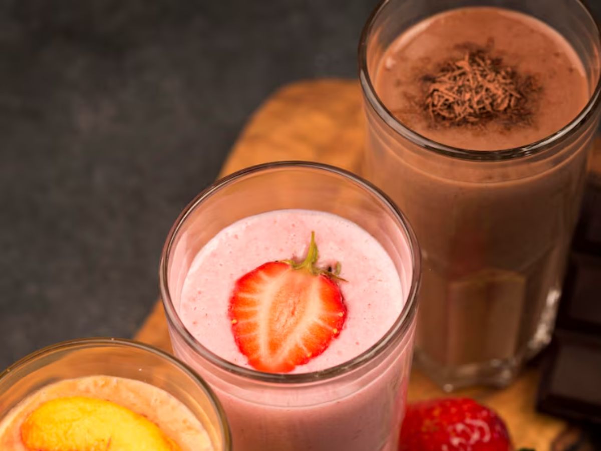 Healthy Breakfast Benefits: नाश्ते में पिए ये 5 टेस्टी स्मूदीज, दिन भर शरीर रहेगा स्वस्थ…! - Photo Gallery