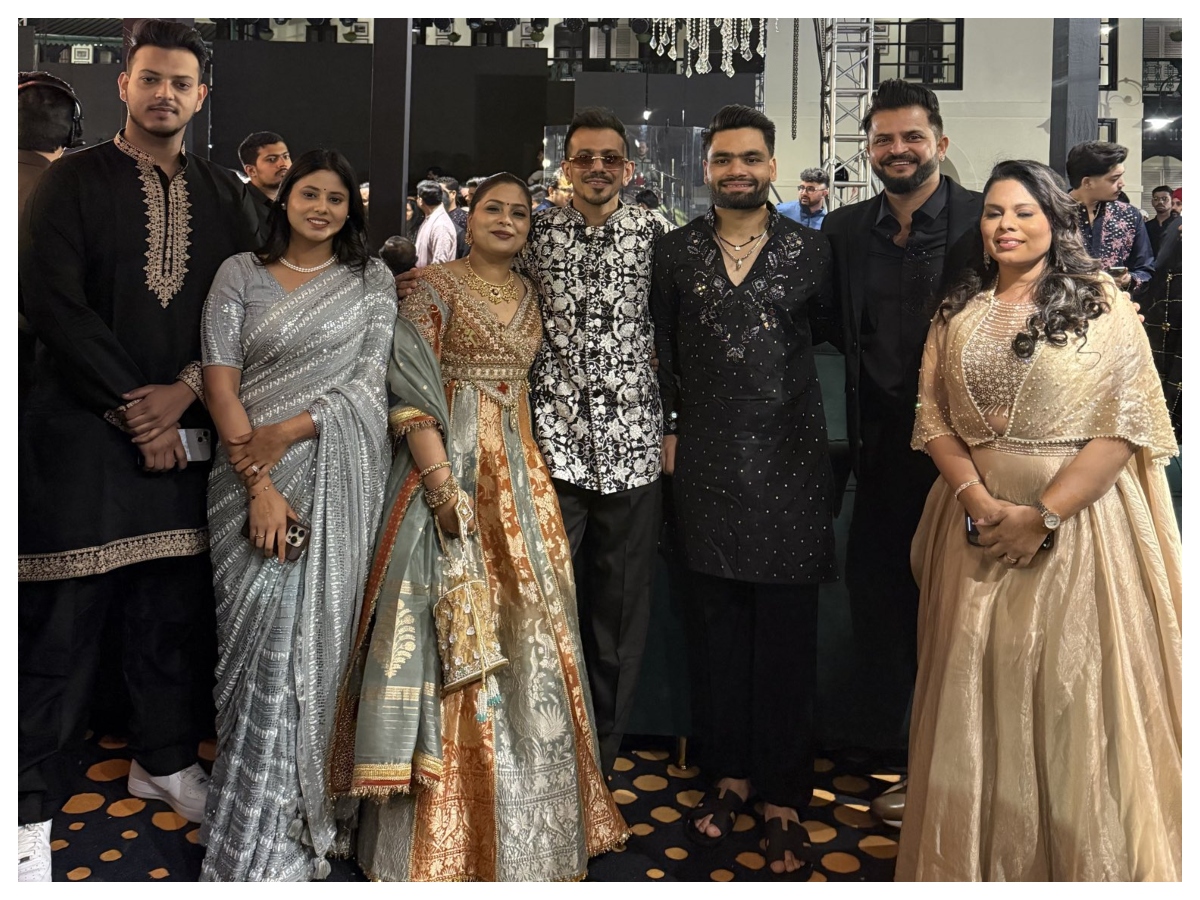 Kuldeep Yadav wedding: कुलदीप यादव की शादी में सितारों का जमावड़ा,रैना-चहल ने लगाए ठुमके, मंगेतर संग पहुंचे रिंकू सिंह - Photo Gallery