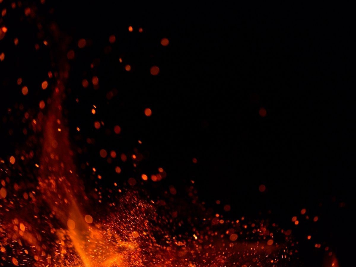 शुभ या अशुभ संकेत, सपने में आग देखने का क्या मतलब होता है? स्वप्न शास्त्र में छिपा बड़ा रहस्य - Photo Gallery