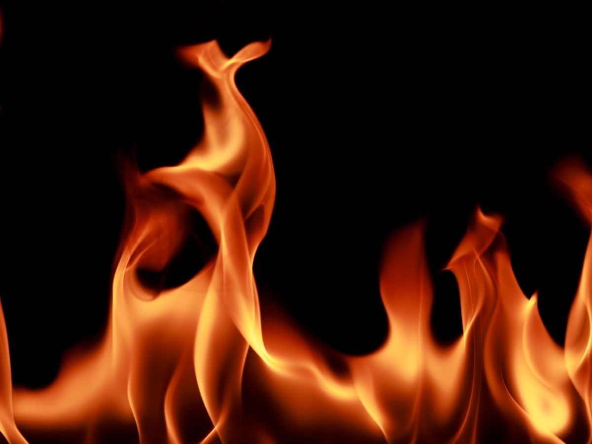 शुभ या अशुभ संकेत, सपने में आग देखने का क्या मतलब होता है? स्वप्न शास्त्र में छिपा बड़ा रहस्य - Photo Gallery