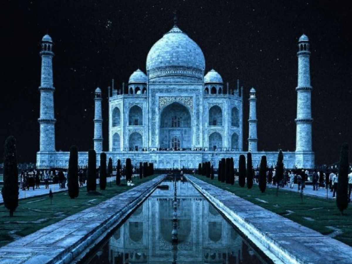 रात को अंधेरे में डूबा रहता है ताज महल, क्यों नहीं है लाइट जलाने की इजाजत? जानें इसके पीछे का असली राज़ - Photo Gallery