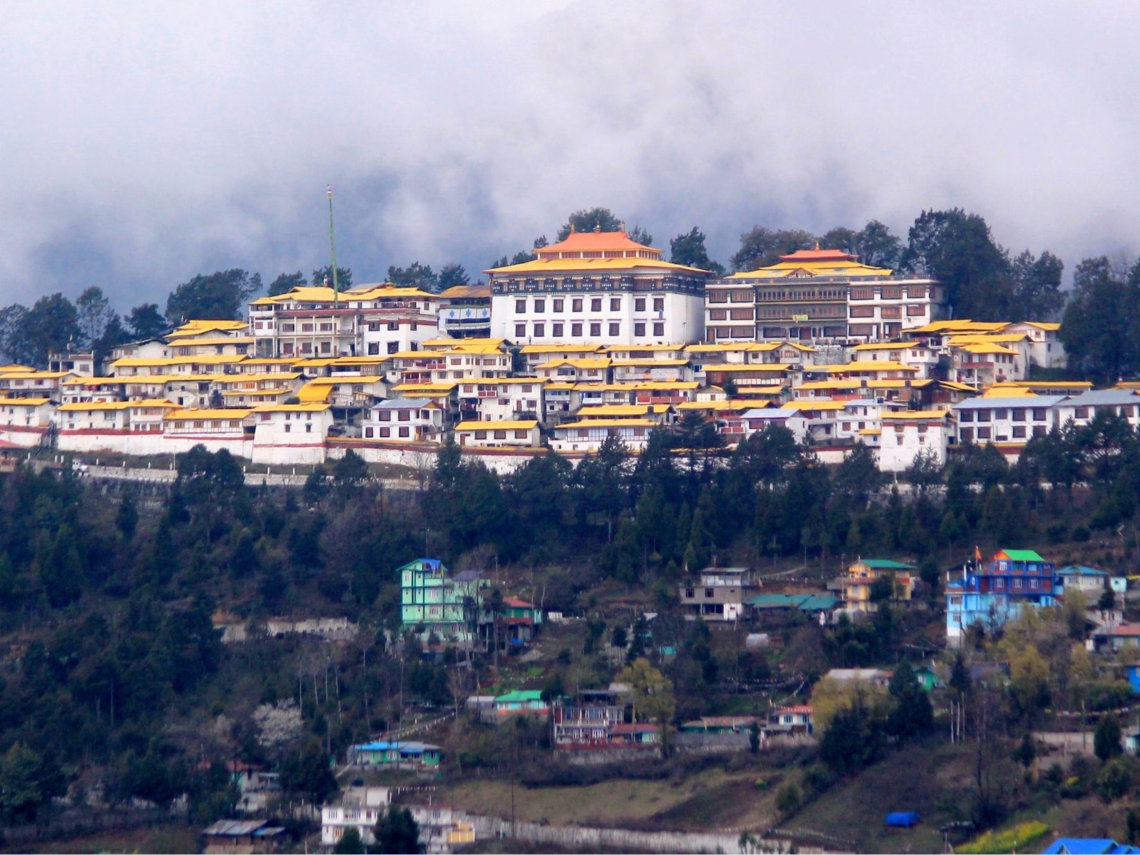 दोस्तों के साथ घूमने का बना रहे हैं प्लान; कश्मीर-मनाली नहीं ये 7 जगह हैं एकदम बेस्ट - Photo Gallery