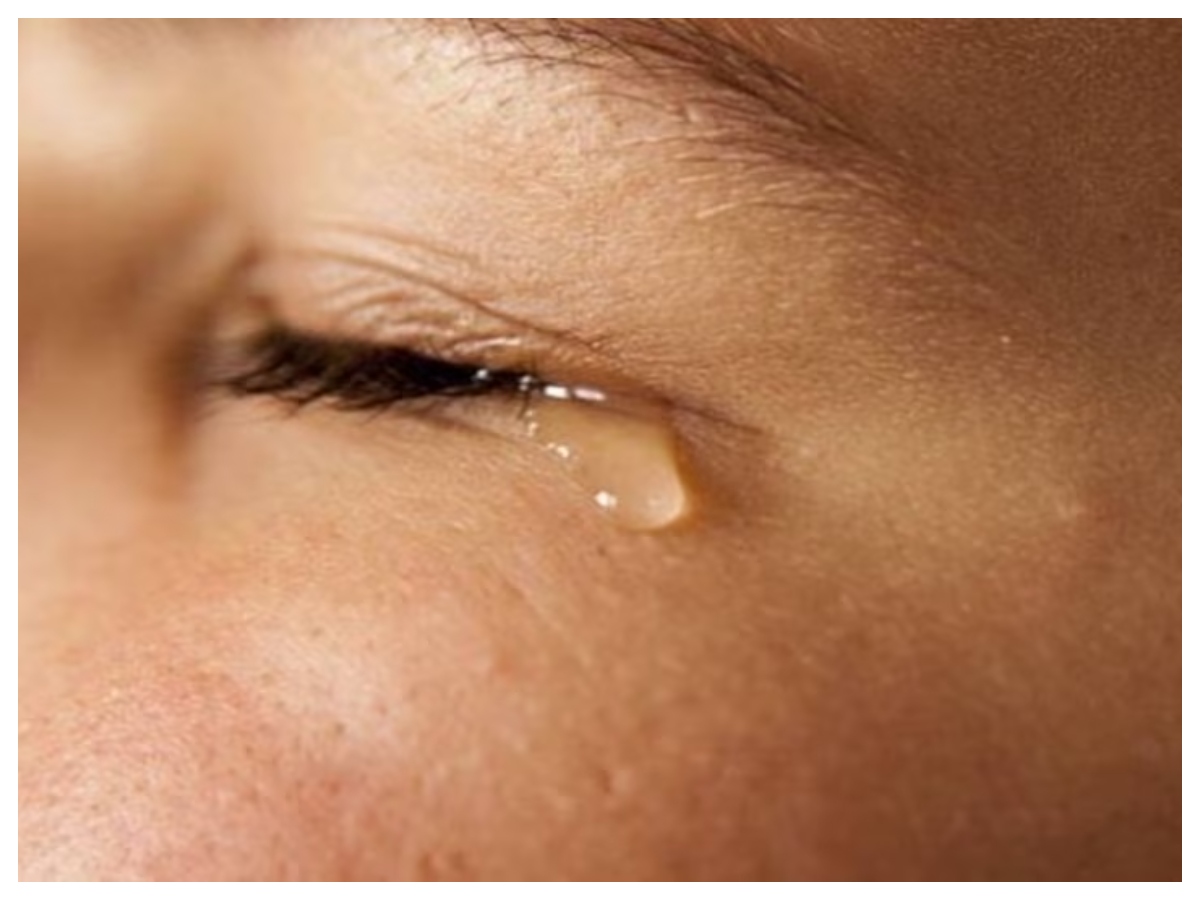 emotional tears: क्यों आते हैं आंसू? जानिए इमोशंस और रोने के पीछे का विज्ञान - Photo Gallery