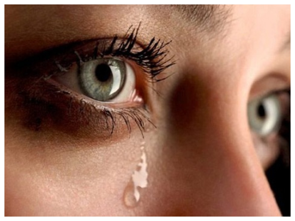 emotional tears: क्यों आते हैं आंसू? जानिए इमोशंस और रोने के पीछे का विज्ञान - Photo Gallery