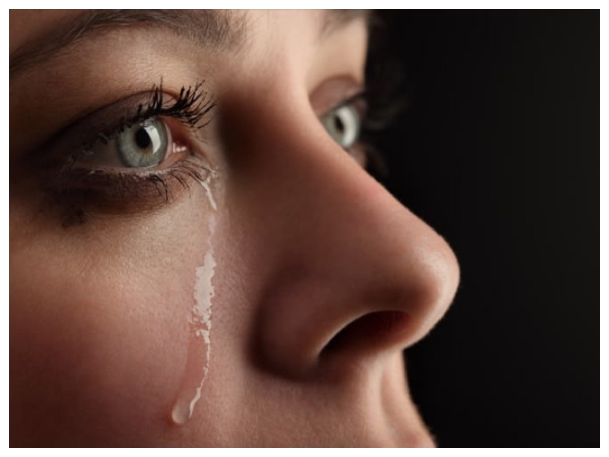 emotional tears: क्यों आते हैं आंसू? जानिए इमोशंस और रोने के पीछे का विज्ञान - Photo Gallery
