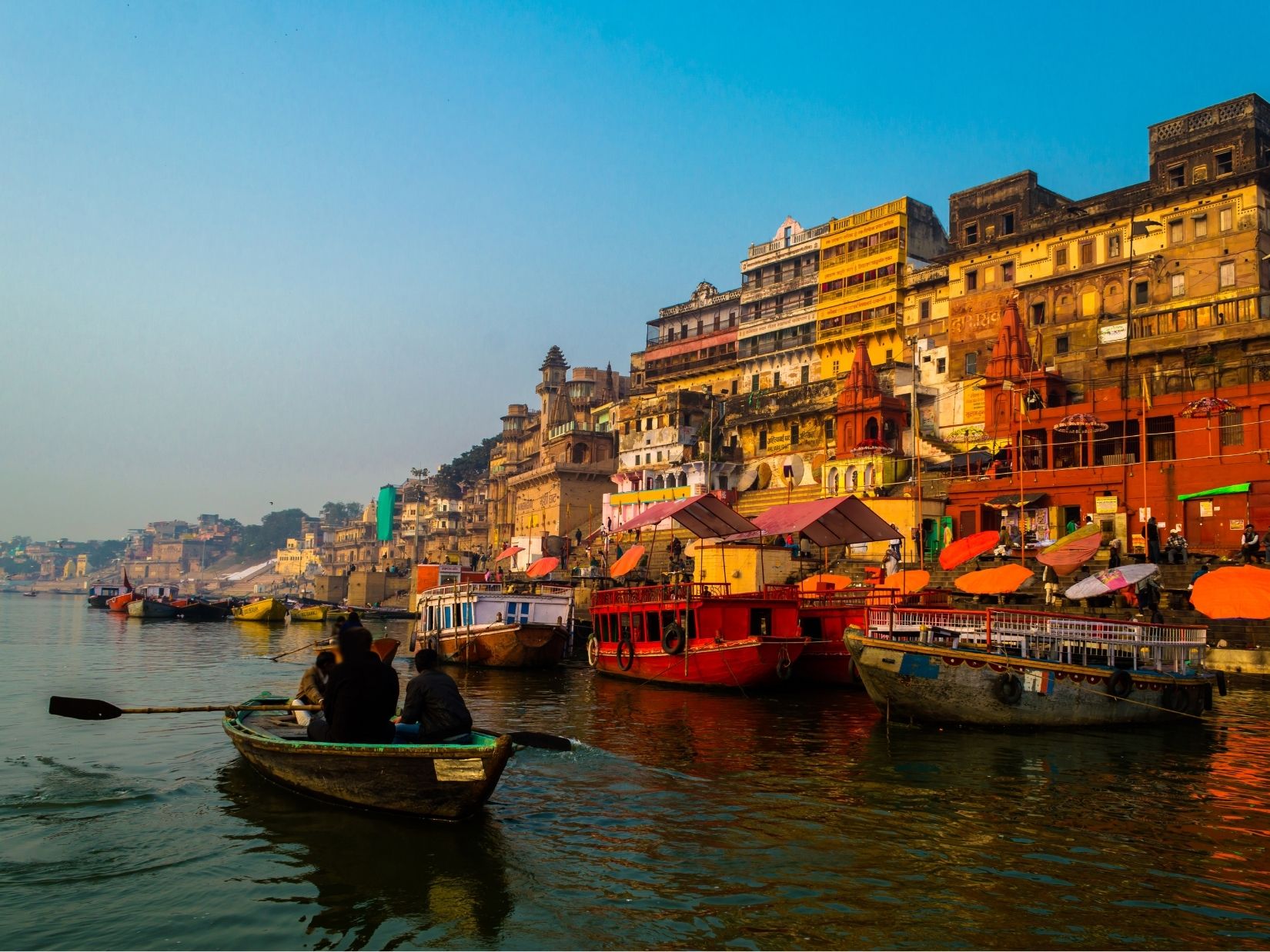 चैत्र नवरात्रि में काशी क्यों बन जाती है सबसे शक्तिशाली? जानिए इसके पीछे का आध्यात्मिक रहस्य - Photo Gallery