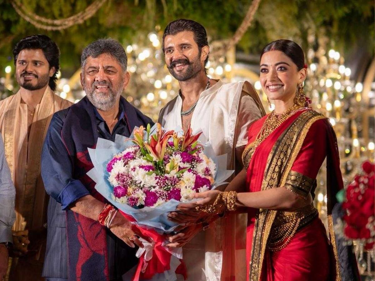 Rashmika Vijay Reception: विजय-रश्मिका के रिसेप्शन में सजी सितारों की महफिल! नागार्जुन से लेकर राम चरण तक की झलकियां आईं सामने - Photo Gallery