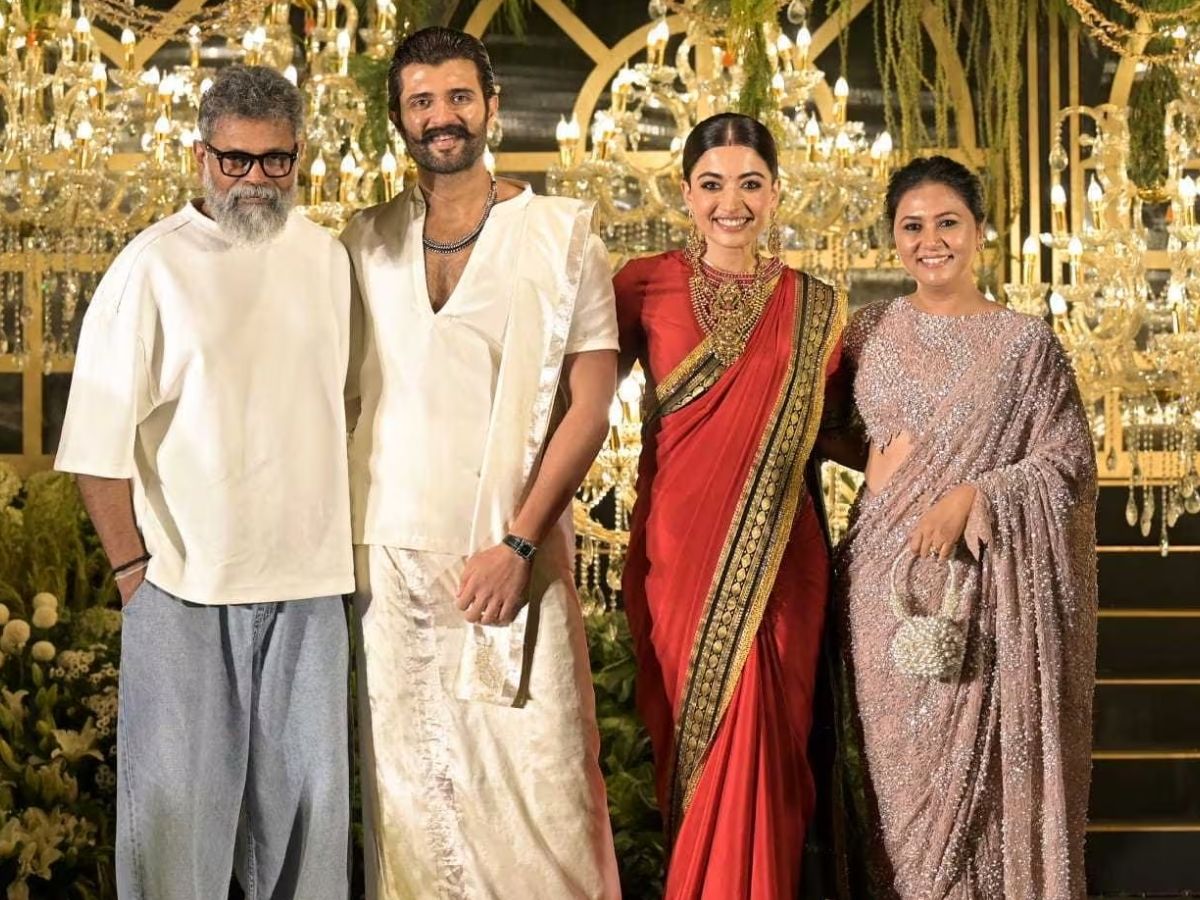 Rashmika Vijay Reception: विजय-रश्मिका के रिसेप्शन में सजी सितारों की महफिल! नागार्जुन से लेकर राम चरण तक की झलकियां आईं सामने - Photo Gallery