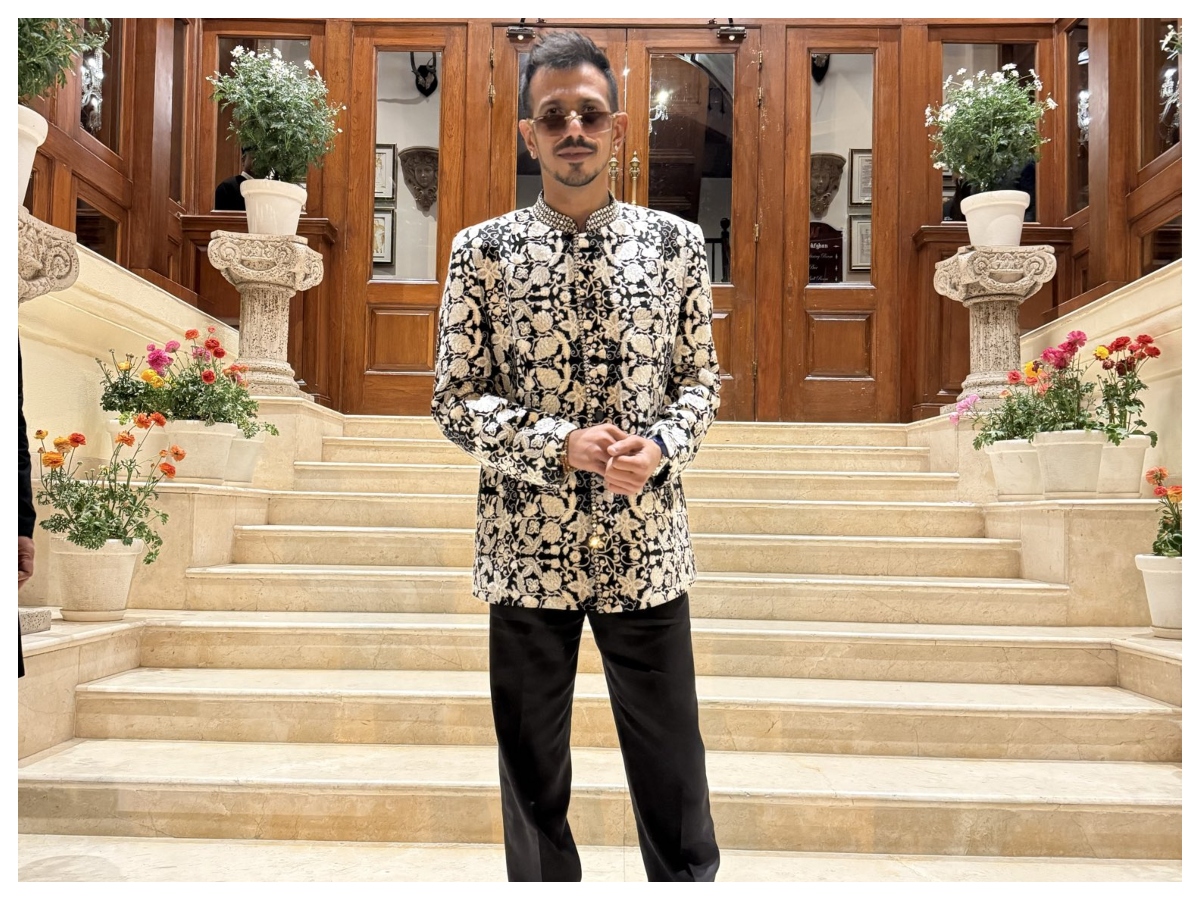 Kuldeep Yadav wedding: कुलदीप यादव की शादी में सितारों का जमावड़ा,रैना-चहल ने लगाए ठुमके, मंगेतर संग पहुंचे रिंकू सिंह - Photo Gallery