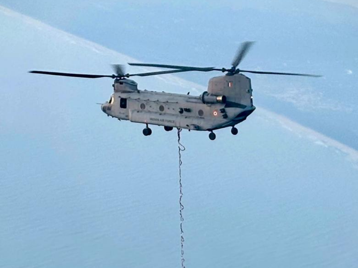 ISRO Gaganyaan Mission: चिनूक हेलीकॉप्टर से ड्रॉप, समंदर में लैंडिंग; ISRO का फुलप्रूफ प्लान तैयार - Photo Gallery