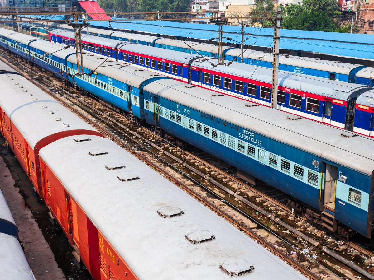 फर्जी टिकट पर रेलवे का बड़ा वार, रेल यात्रियों के लिए बड़ा बदलाव! टिकट जांच में आएगा हाईटेक सिस्टम - Photo Gallery