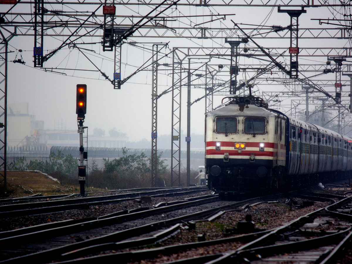 फर्जी टिकट पर रेलवे का बड़ा वार, रेल यात्रियों के लिए बड़ा बदलाव! टिकट जांच में आएगा हाईटेक सिस्टम - Photo Gallery