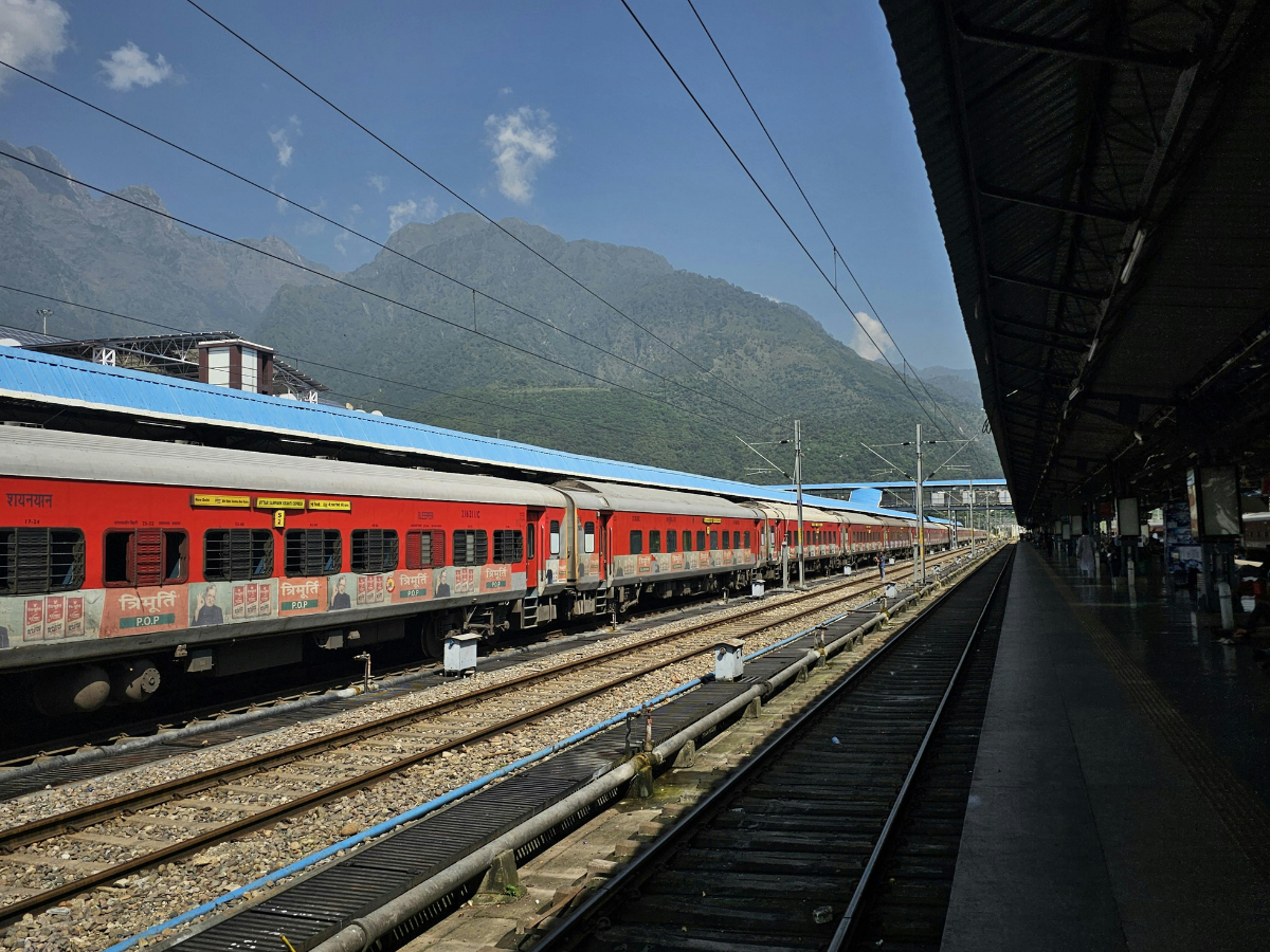 Indian Railway: रेल प्रोजेक्ट से चमकेगा बॉर्डर इलाका, 10,228 करोड़ से बढ़ेगी कनेक्टिविटी; इन क्षेत्रों को मिलेगा फायदा - Photo Gallery